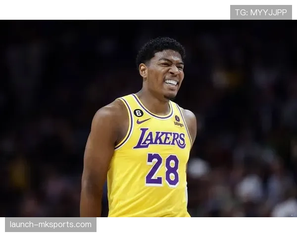 戴维斯战术适应趋势分析：其智慧转变引领球队新局面表现稳健