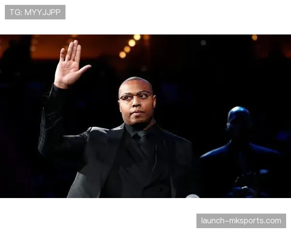 卡隆·巴特勒无球跑动牵制防线，拉开空间助球队进攻提速